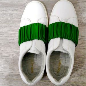 New West sneaker size 8.5